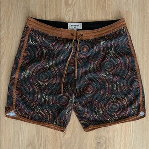 Billabong Men's Black and Tan Patterned Board Shorts